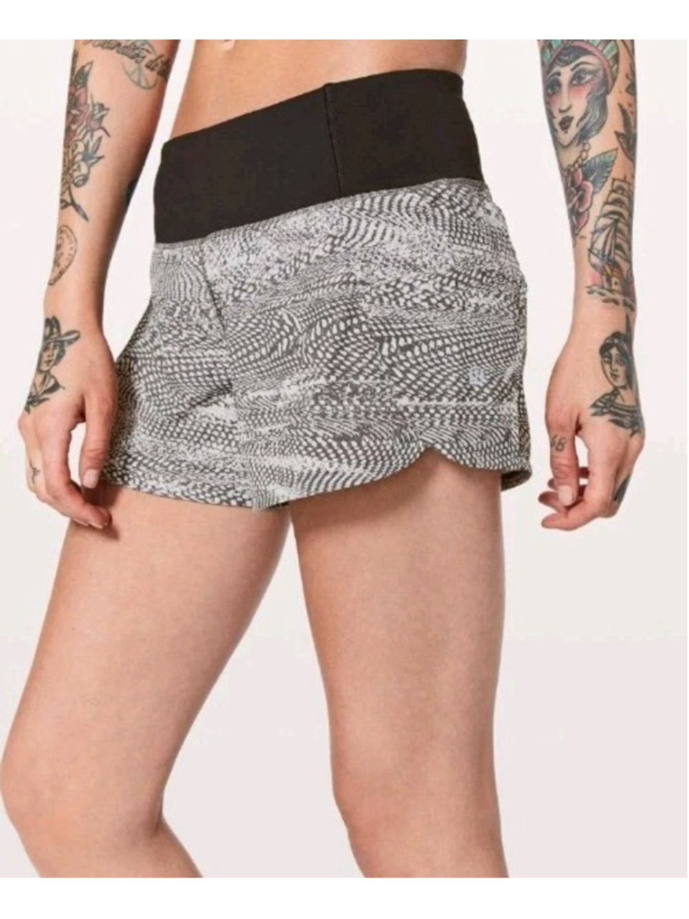 Lululemon Run Times Short II Swerve Vapor Metal Grey / Black Size 6 Snake Print